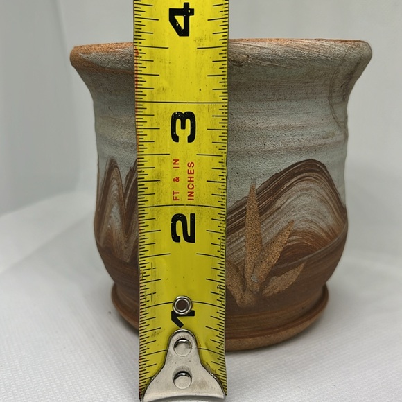Pottery planter desert scene with cactuses and mountains - Picture 7 of 7
